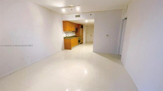 Building Photo - 495 Brickell Ave