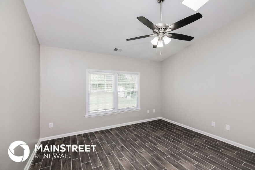 Building Photo - 10005 Dunfries Rd