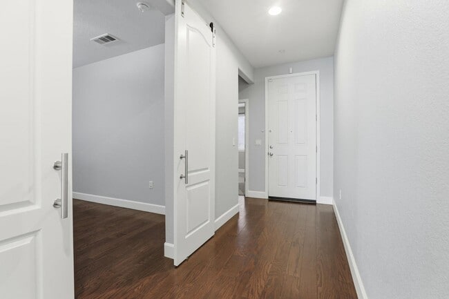 Building Photo - 1818 Tarragon Dr