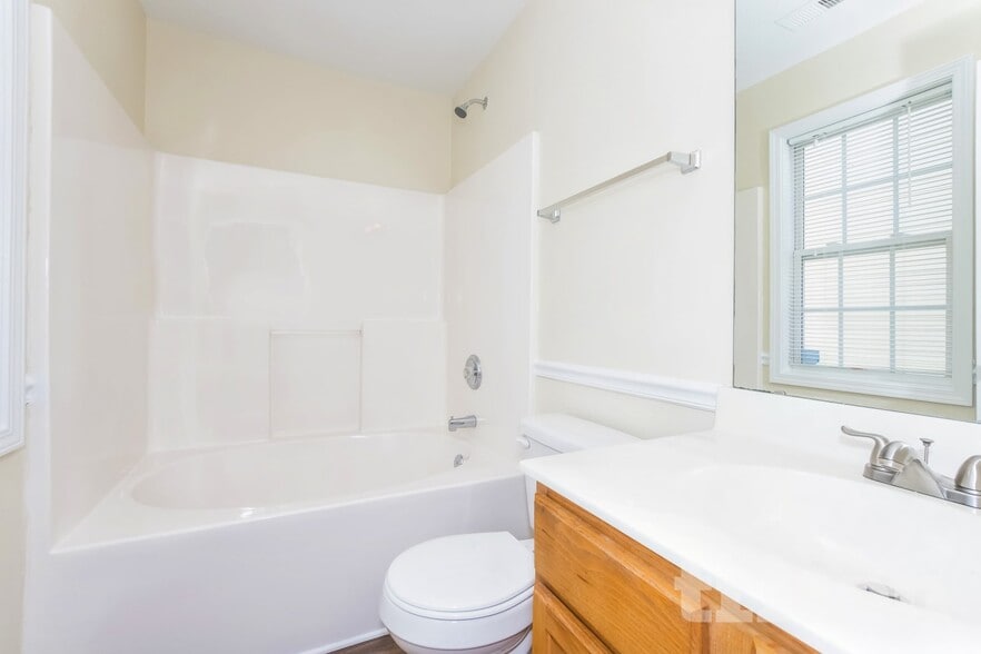 Building Photo - 10437 Hugue Way