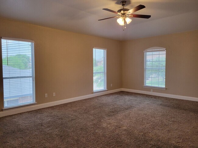 Building Photo - HUGE 4-5 BEDROOM IN HARKER HEIGHTS - OVER 2700 SQ FT