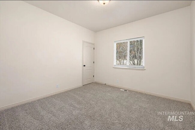 Building Photo - 850 W Heather Woods Dr