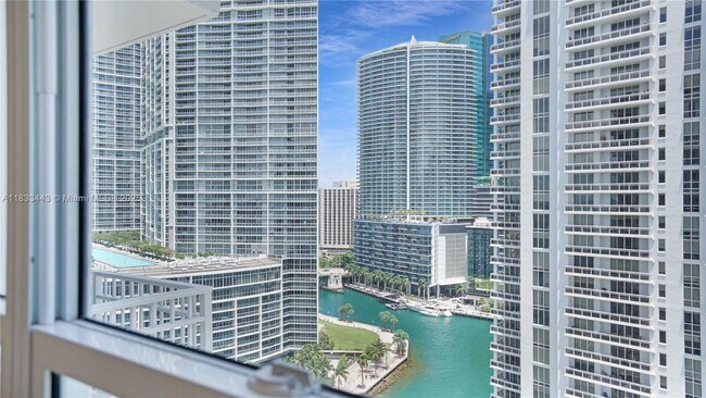 Building Photo - 801 Brickell Key Blvd