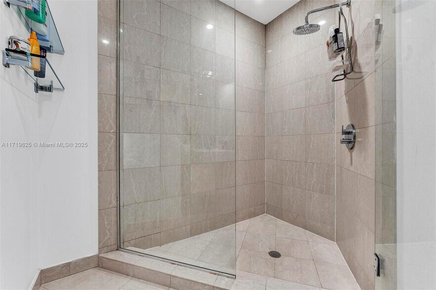 Building Photo - 200 Biscayne Boulevard Way