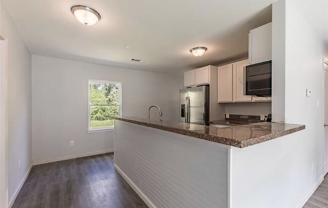 Kitchen/Breakfast Bar - 11020 Birchwood Dr