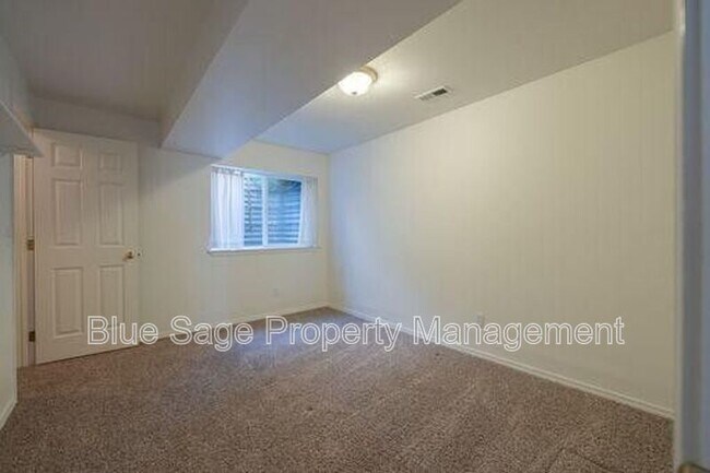 Building Photo - 1712 W Durham Dr