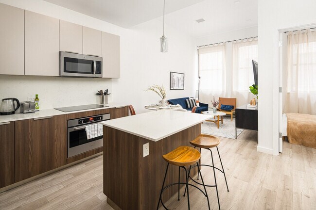 Building Photo - 100 William St