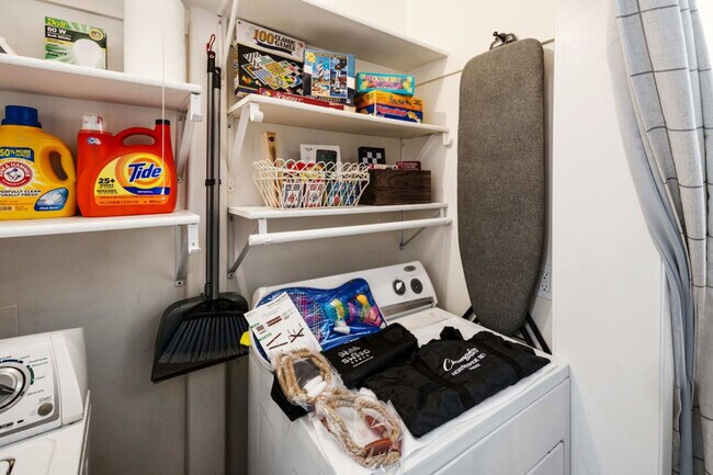 Building Photo - 515 Hawks Blvd