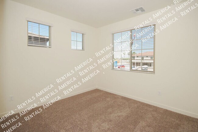 Building Photo - 2734 S Decatur Dr