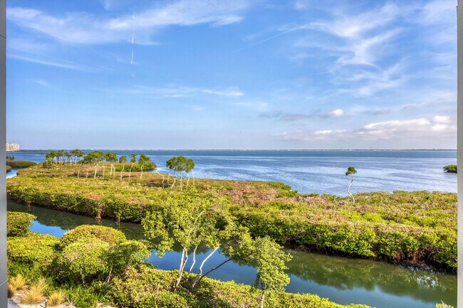 Building Photo - 1930 Harbourside Dr