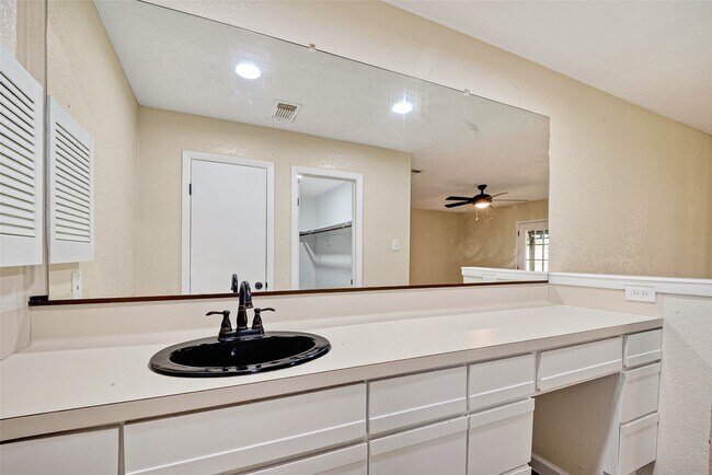 Building Photo - 711 Leicester Ln