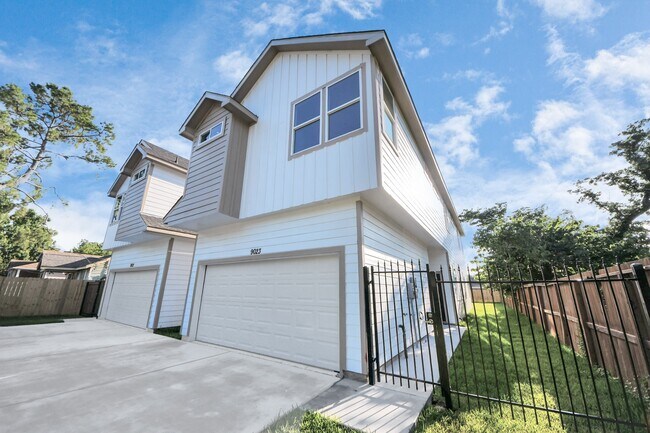 Building Photo - 9021 Spaulding St