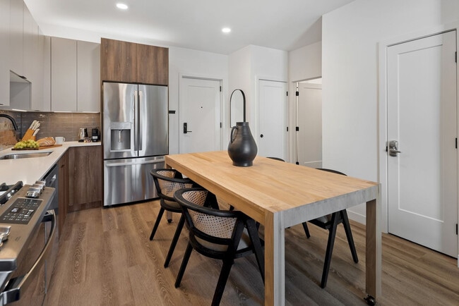 Building Photo - 484 2nd St