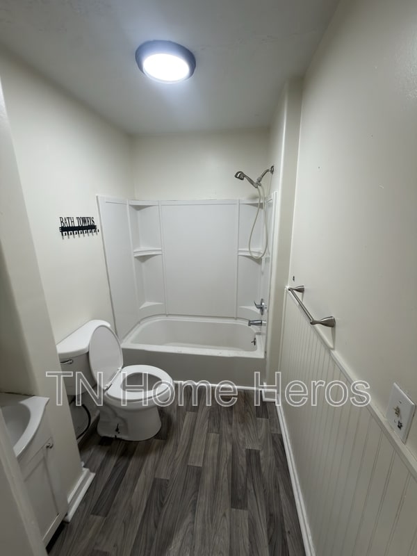 Building Photo - 2427 Seymour Ave