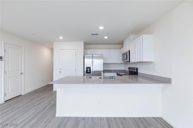 Building Photo - 6085 Lily Gdn St