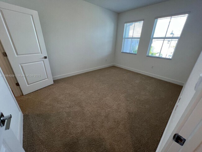 Building Photo - 109 SW 170th Ave