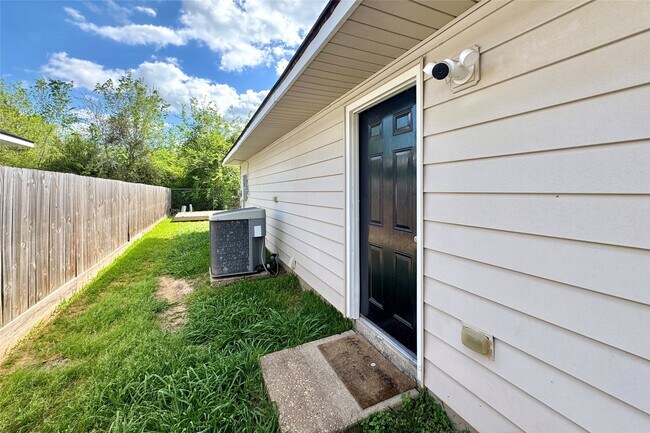 Building Photo - 3455 Angel Ln