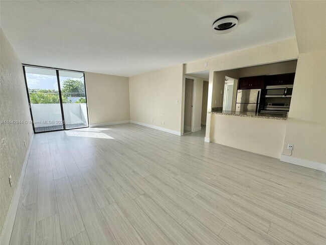Building Photo - 2715 Tigertail Ave