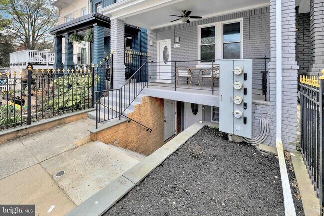 Building Photo - 210 Upshur St NW