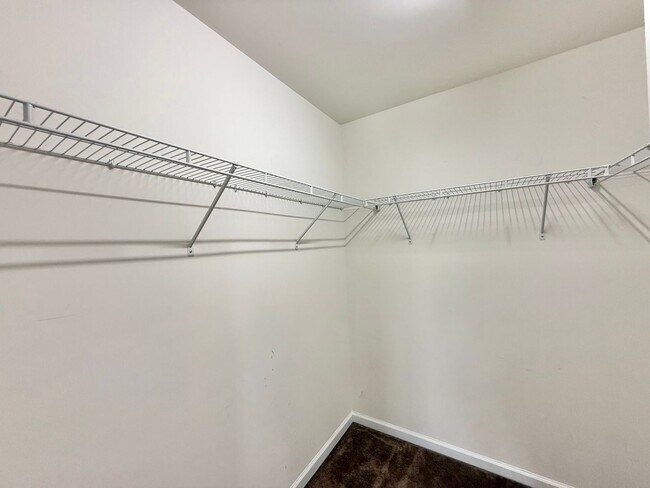 Building Photo - **OFFERING REFUNDABLE APPLICATION FEES & $100 MOVE IN PROMOTION** Charming 3BD, 2.5BA Raleigh Tow...