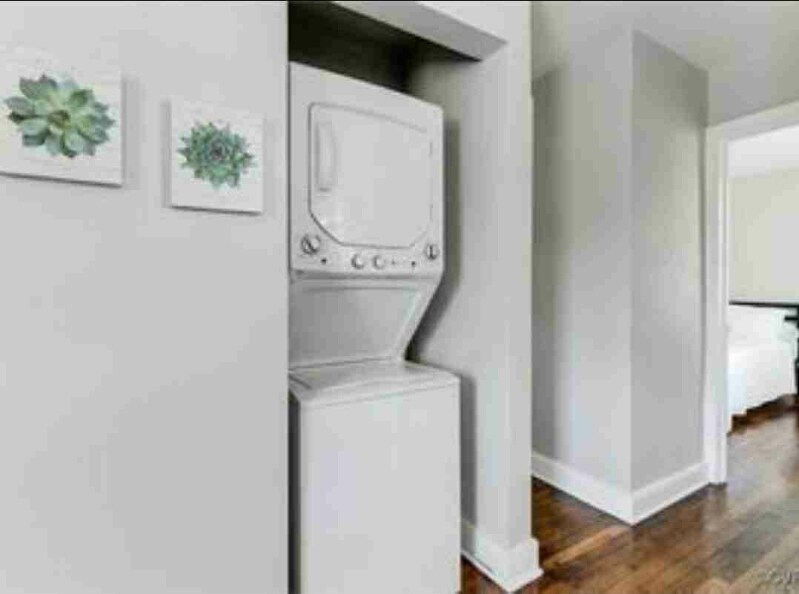 Building Photo - 1824 Carlisle Ave