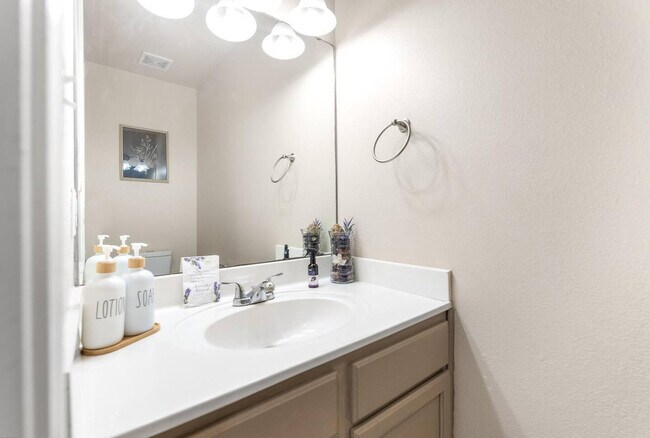 Building Photo - 7418 Lake Livingston Dr