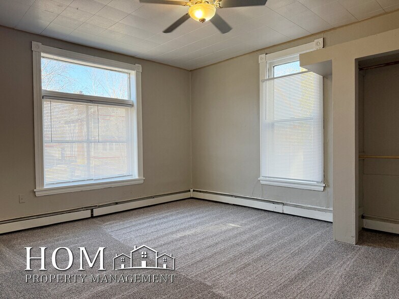 Building Photo - 229 Center St