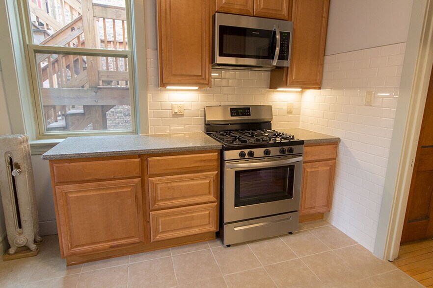Building Photo - 1355 W Winona St