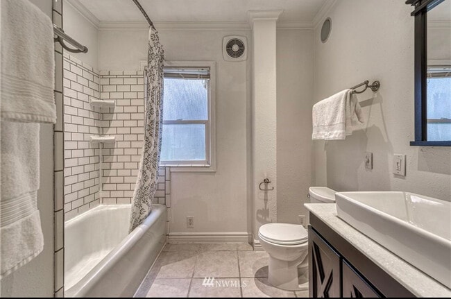 Building Photo - 1229 7th St