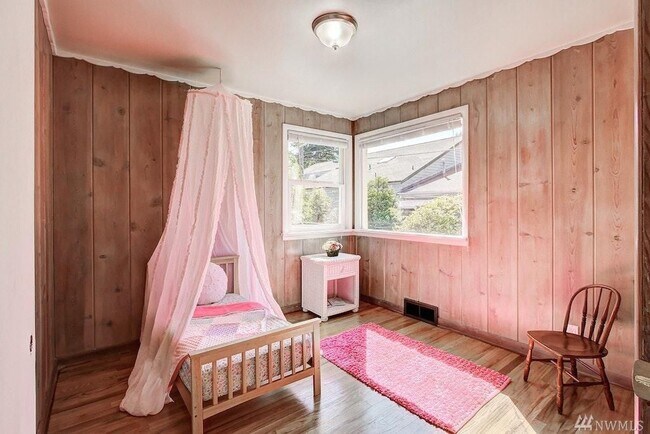 Building Photo - Serene Wedgwood home