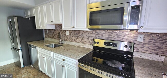 Building Photo - 483 Arwell Ct