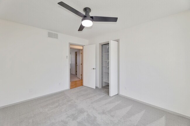 Building Photo - 1260 S Ridgehurst Cir