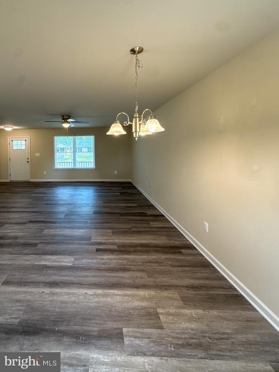 Building Photo - 65 Oak Ln
