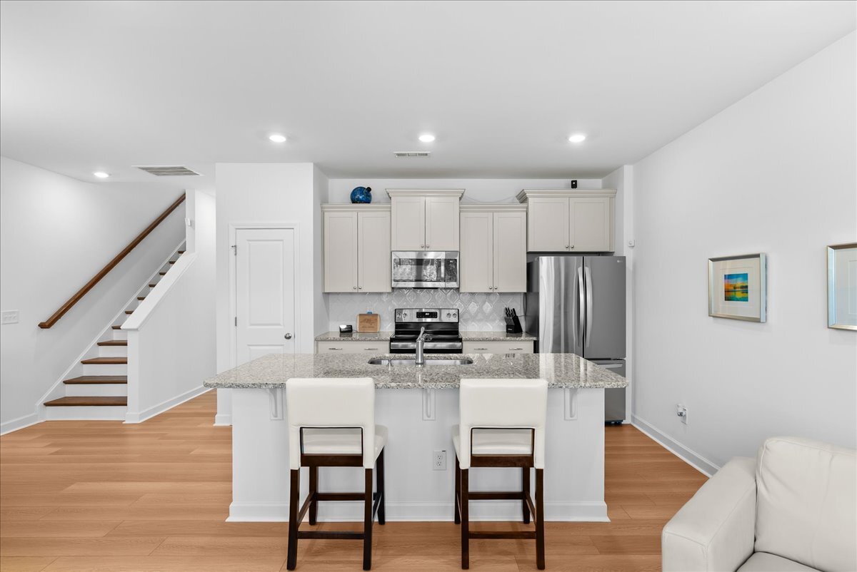 Building Photo - 7906 Flatrock Park Dr
