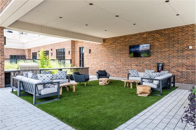 Building Photo - 402 Guadalupe St