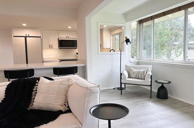 Building Photo - QLogw