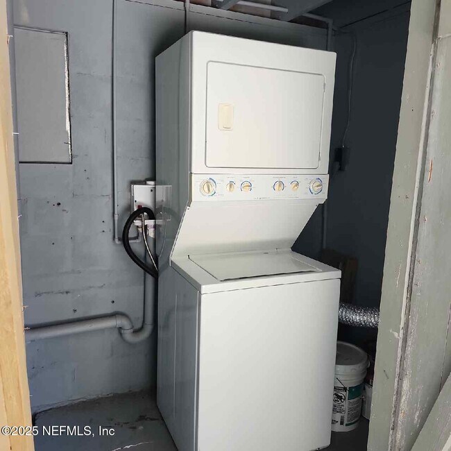 Building Photo - 1503 Broome St