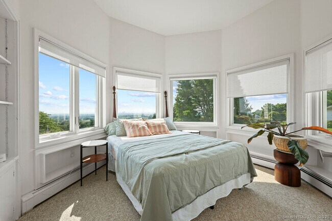 Building Photo - 130 Ferncliff Dr