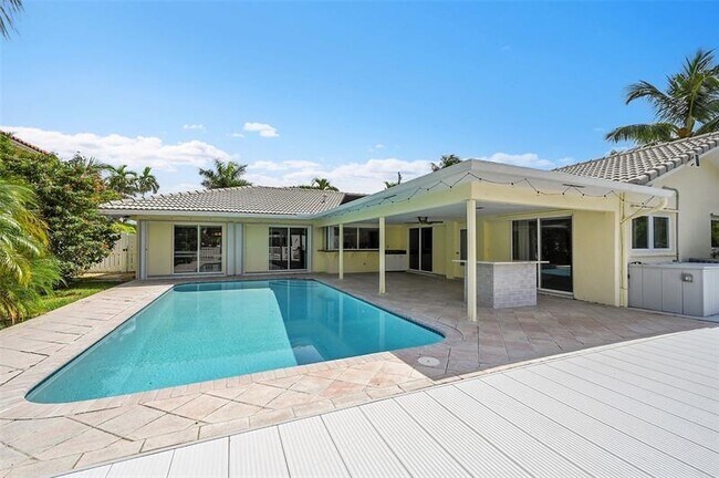 Building Photo - 681 Marine Dr