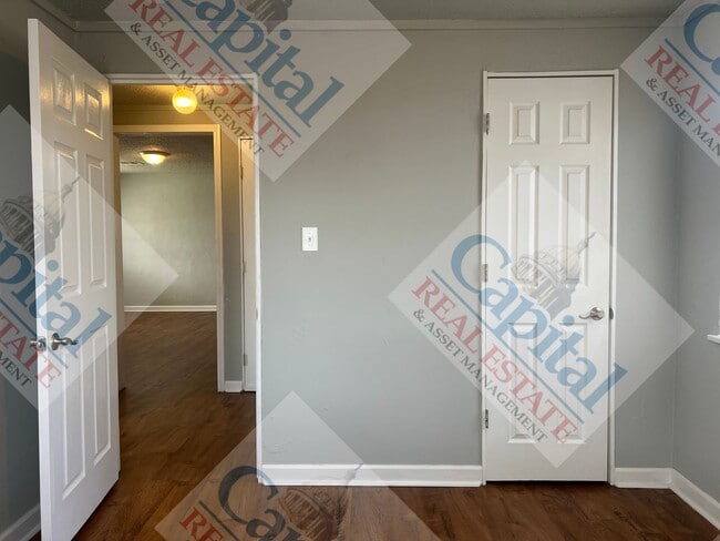 Building Photo - Take the Key!!!