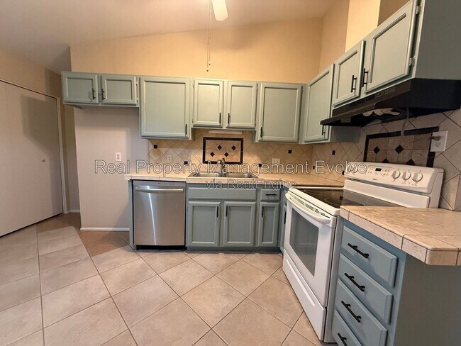 Building Photo - 513 E Wickieup Ln