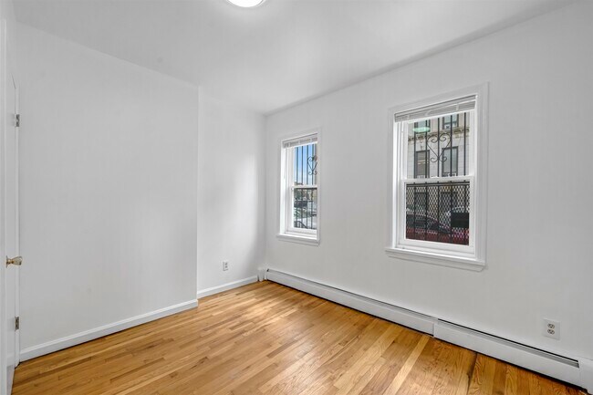 Building Photo - 18 Mercer St