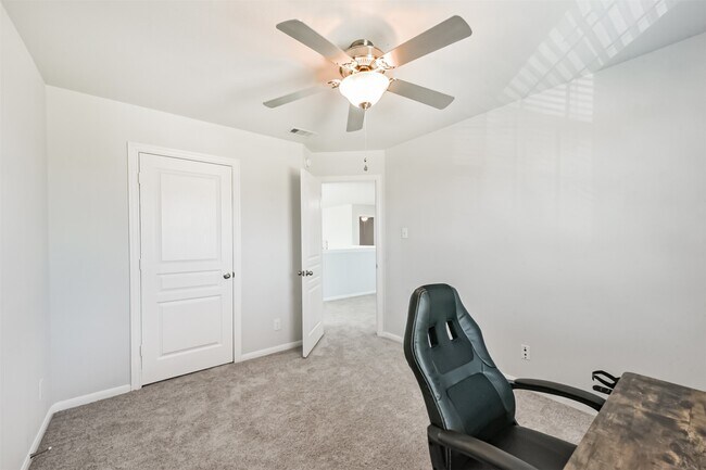 Building Photo - 10018 Chase Ct