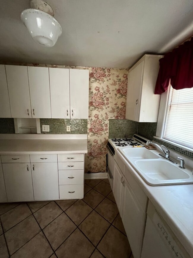 Building Photo - ** AS IS CONDITION** 2 Bedroom 2 bath on a...