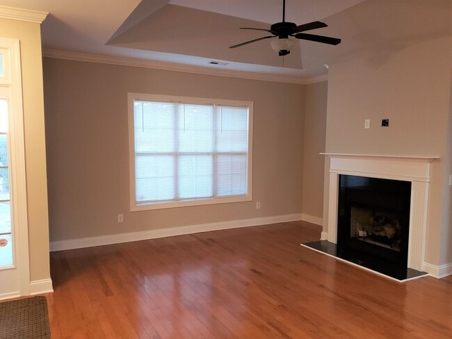 Building Photo - ~ COMPASS POINTE ~