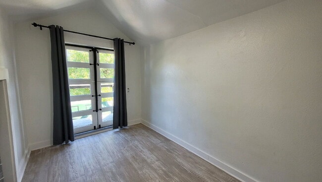 Building Photo - 368 E Dean Ave