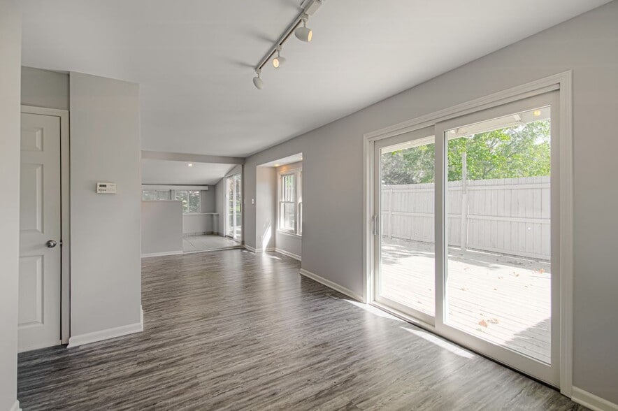 Building Photo - 3138 W 43rd Ave