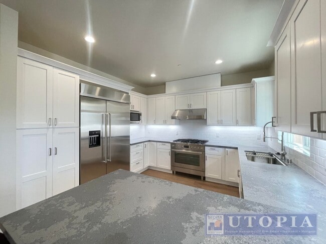 Building Photo - ROOM FOR RENT: Gorgeous, NEW Construction in Desirable, Sunny Prospect Heights!  Co-signers Accep...