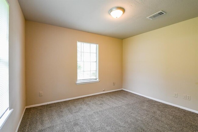 Building Photo - 3210 Ridgefield Rd