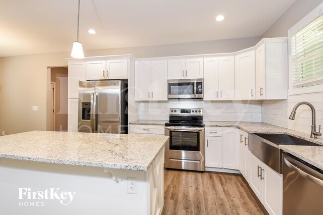 Building Photo - 740 Somersby Dr